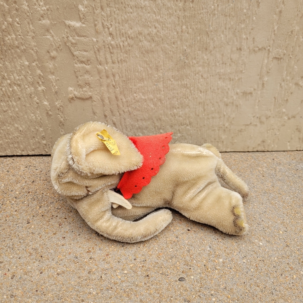 Vintage Steiff  Baby Elephant Sleeping Red Felt Cape Ear Tag 6" 5537/17